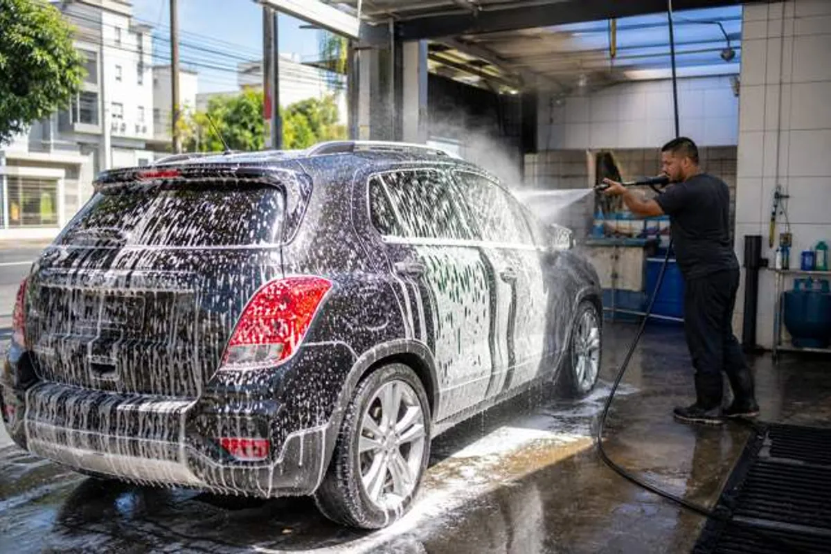 Lavagem profissional de carro com espuma e jato no Bixiga, Bela Vista